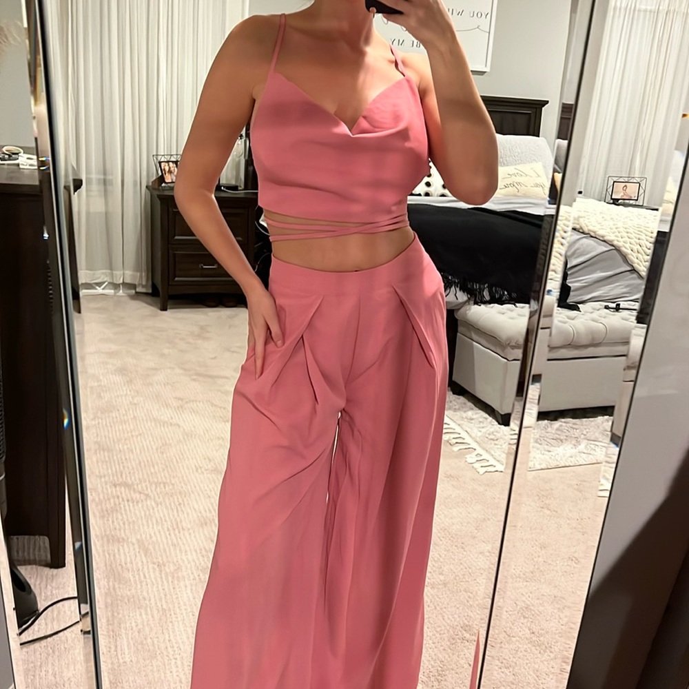 Never worn two piece outfit (pink)